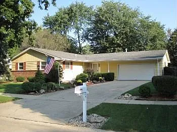 2206 Glenoak Dr photo 1