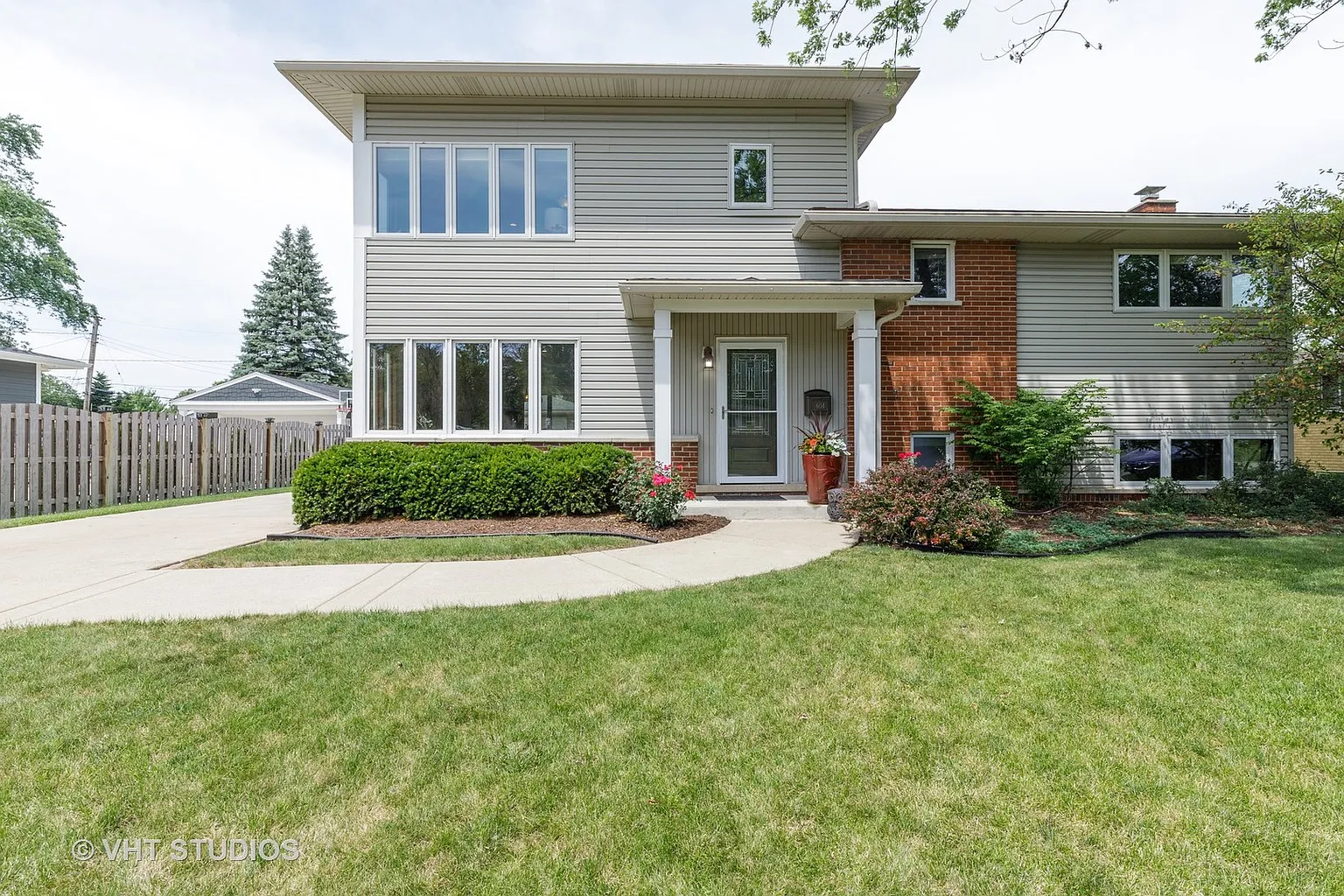 604 Elderberry Ln photo 1