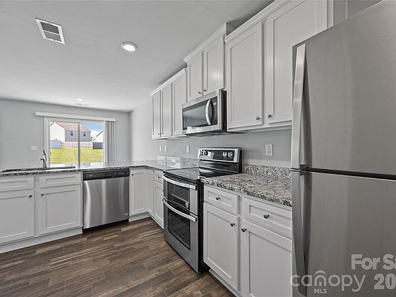5th image of 163 Kipling Ln