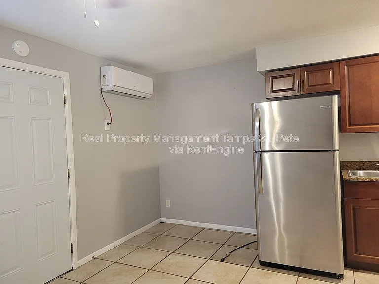 402 W Amelia Ave #C — Photo 6