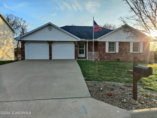 1622 Independence Dr, Jefferson City, MO 65109
