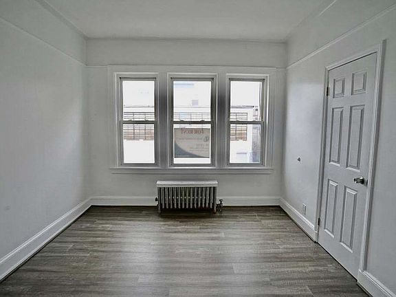 3rd image of 4741 38th St Fl 2