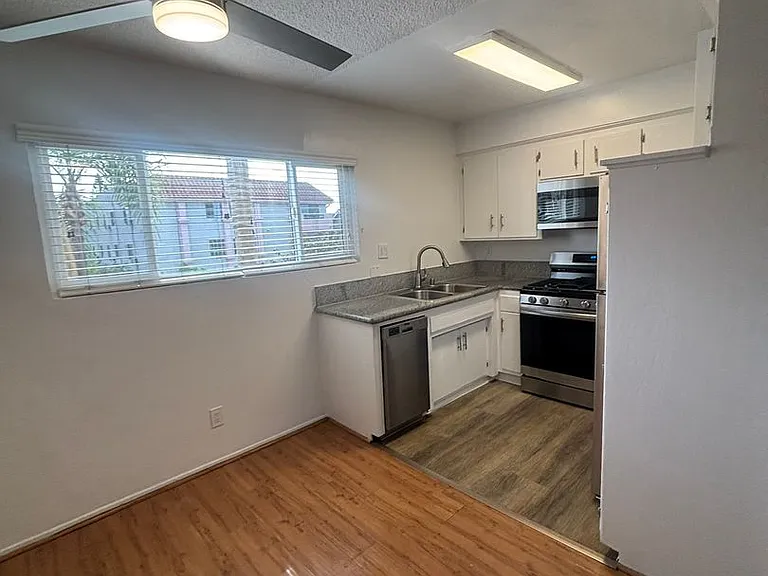817 S. St. Andrews Pl — Photo 2