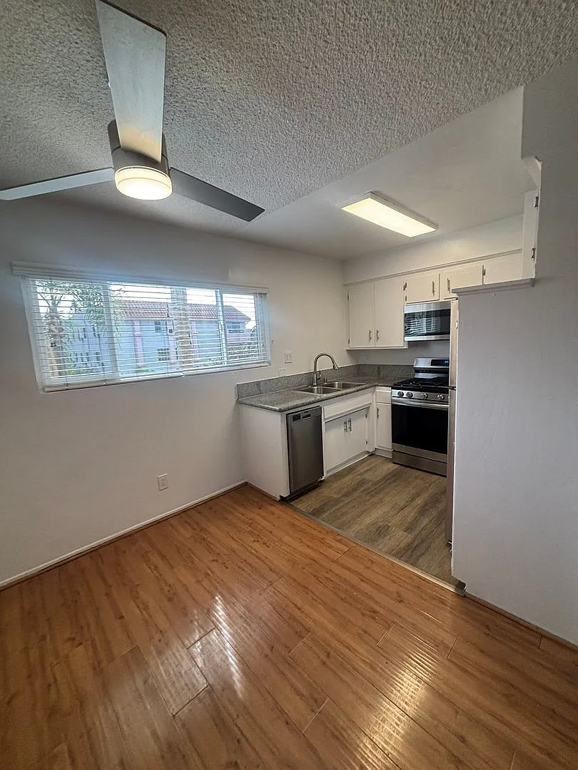 Building Photo - 817 S. St. Andrews Pl