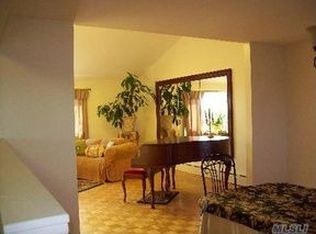 38 Waters Edge Ct, Babylon, NY 11702