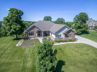 N62W27222 Meghan Ct, Sussex, WI 53089