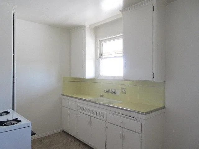 1410 N Kenmore Avenue — Photo 1