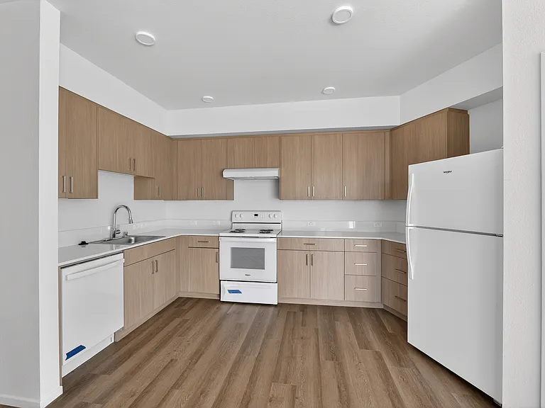 Dry Creek Crossing Apartments — Photo 51