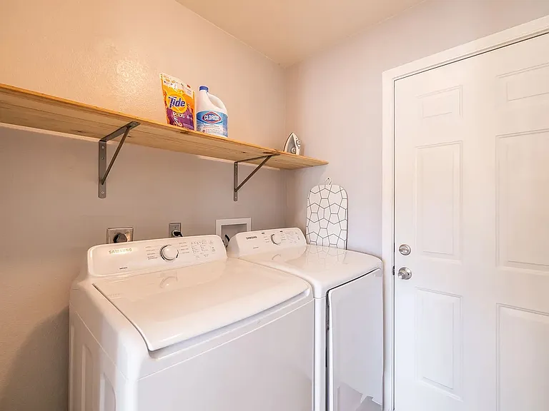 709 W Vaughn St — Photo 19