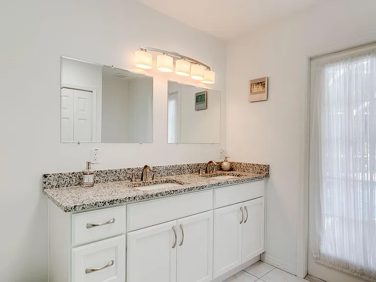 1361 Scroll St — Photo 14