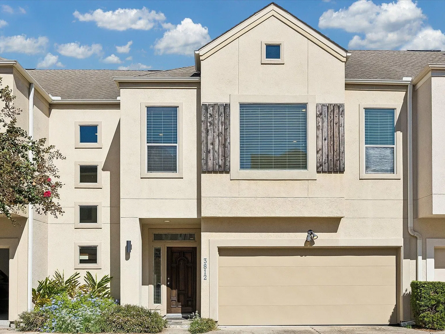 3 bed, 2.0 bath, 1553 sqft, $2,550 — Photo 1