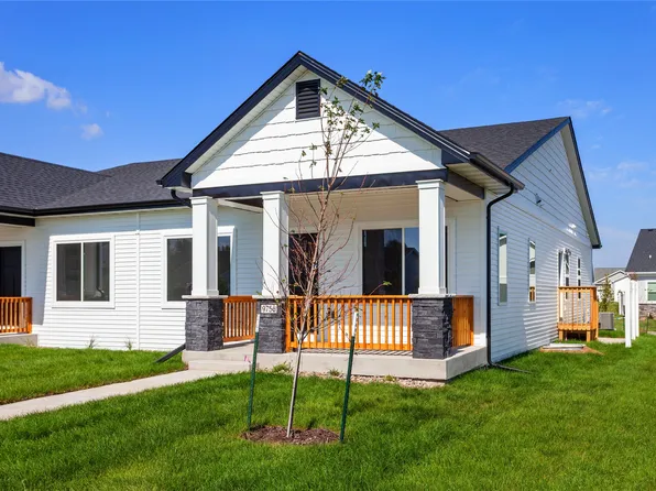 9756 Regatta Ln, Johnston, IA 50131