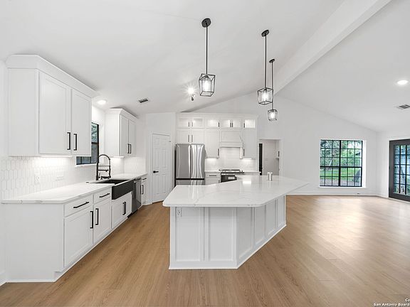 2nd image of 402 Elm Hollow