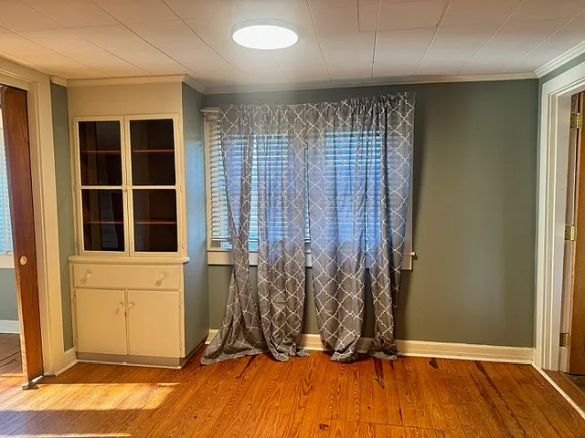 31 Queen Rd — Photo 16