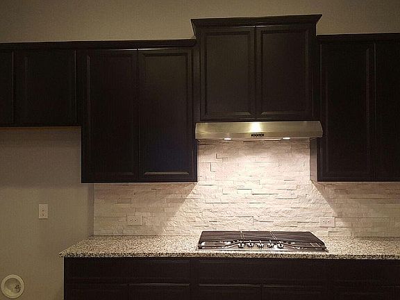 2nd image of 3905 Applewood Ln