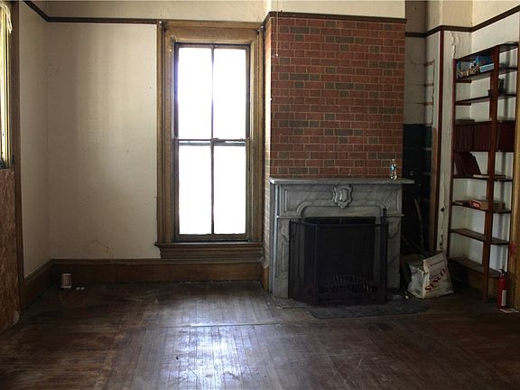 4th image of 203 W North 1st St