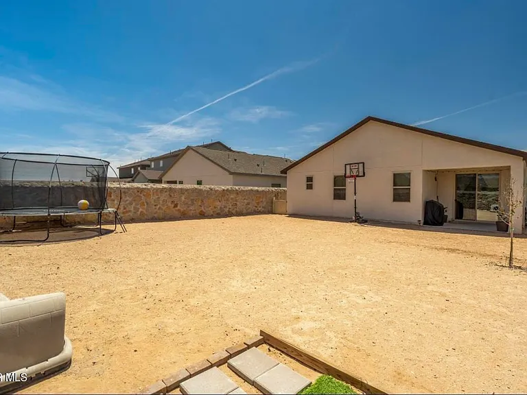 1056 Summer Breeze Pl — Photo 27