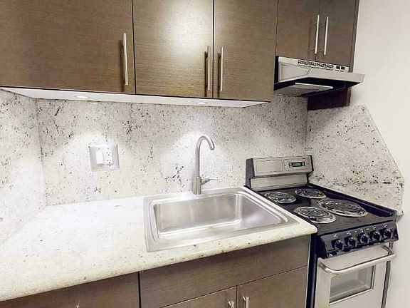 5th image of 207 E 27th St APT Ld