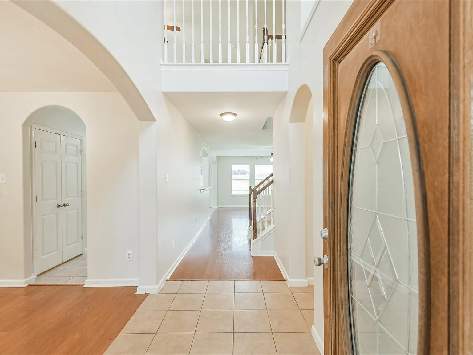 4 bed, 2.5 bath, 2345 sqft, $2,400 — Photo 2