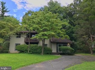 7033 Barkwater Ct, Bethesda, MD 20817