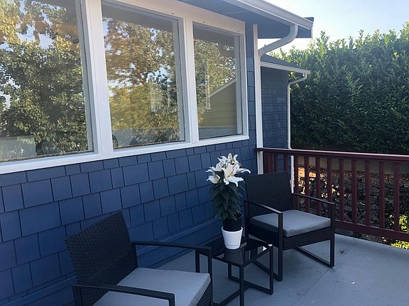 3rd image of 1020 Chester Ave #1