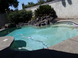 2694 Pine Castle Dr, Hanford, CA 93230