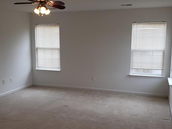 5th image of 863 Fox Den Rd