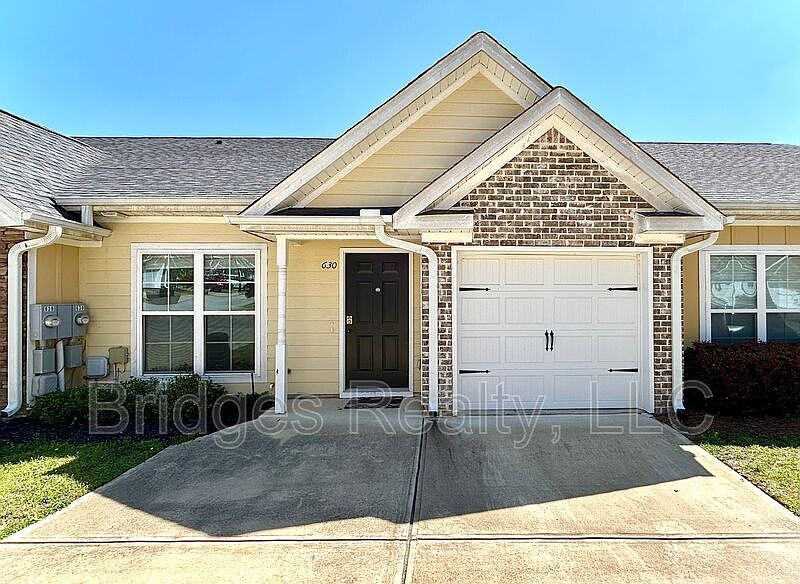 1st image of 630 Vista Dr