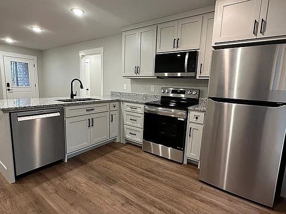3rd image of 1445 W 215th St