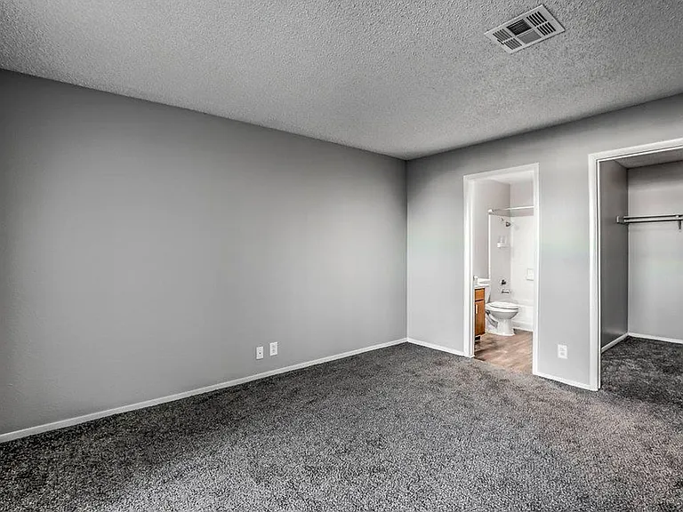 Fifty 101 Apartments — Photo 10