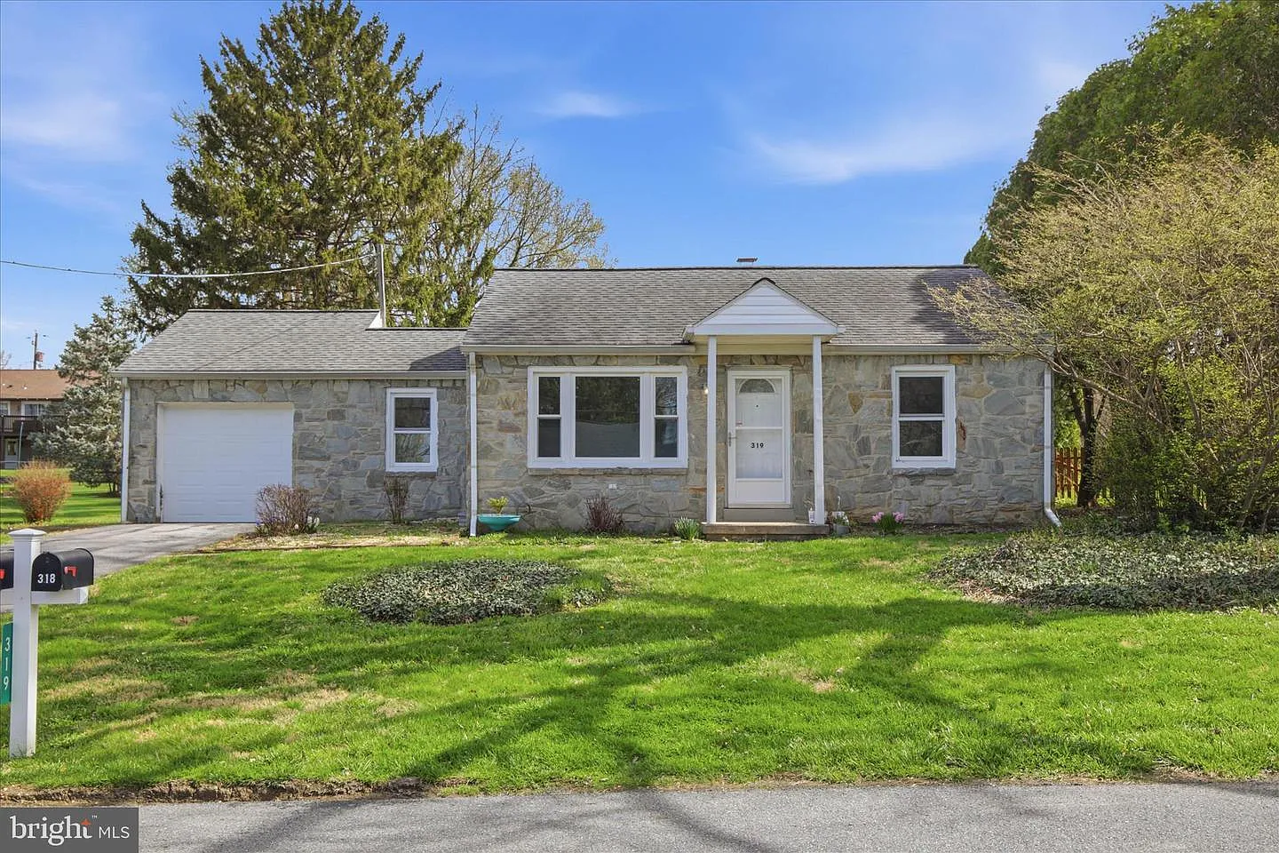 319 Dahlia Rd photo 1
