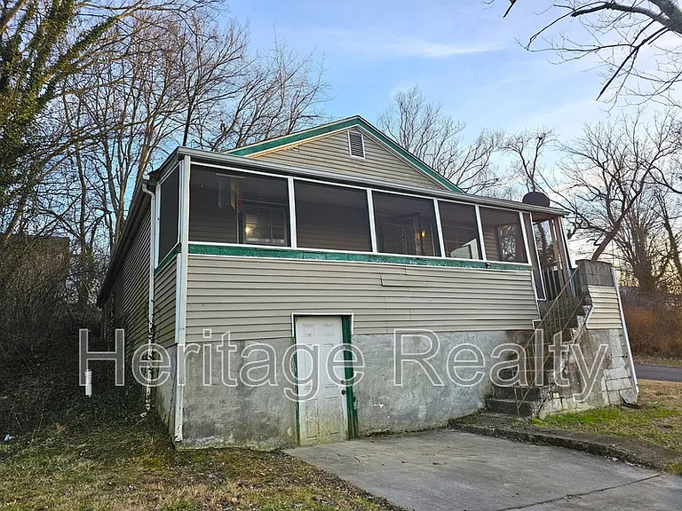 2400 Center Ave — Photo 2