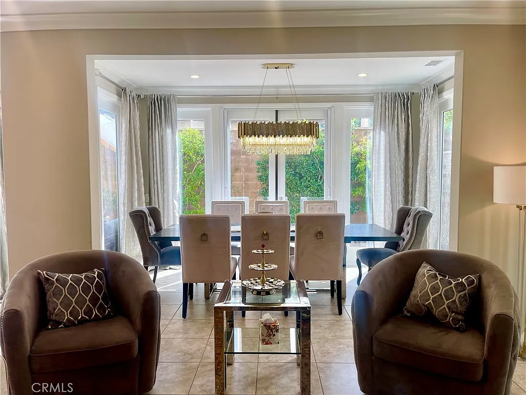 3 bed, 2.5 bath, 2417 sqft, $6,500 — Photo 4
