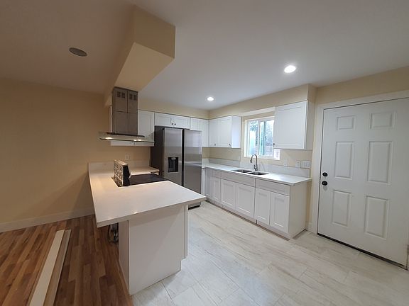 4th image of 10644 1/2 E Spry St #10644-1/2