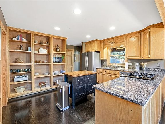 5th image of 834 Indian Cave Rd