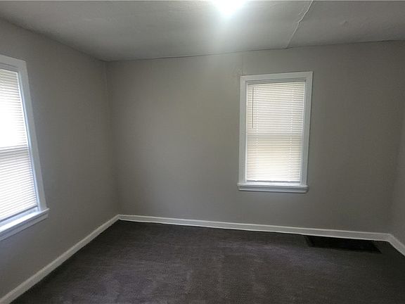 4th image of 1292 Stratford St