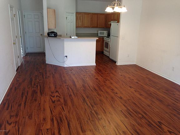 2nd image of 436 Sherwood Oaks Dr