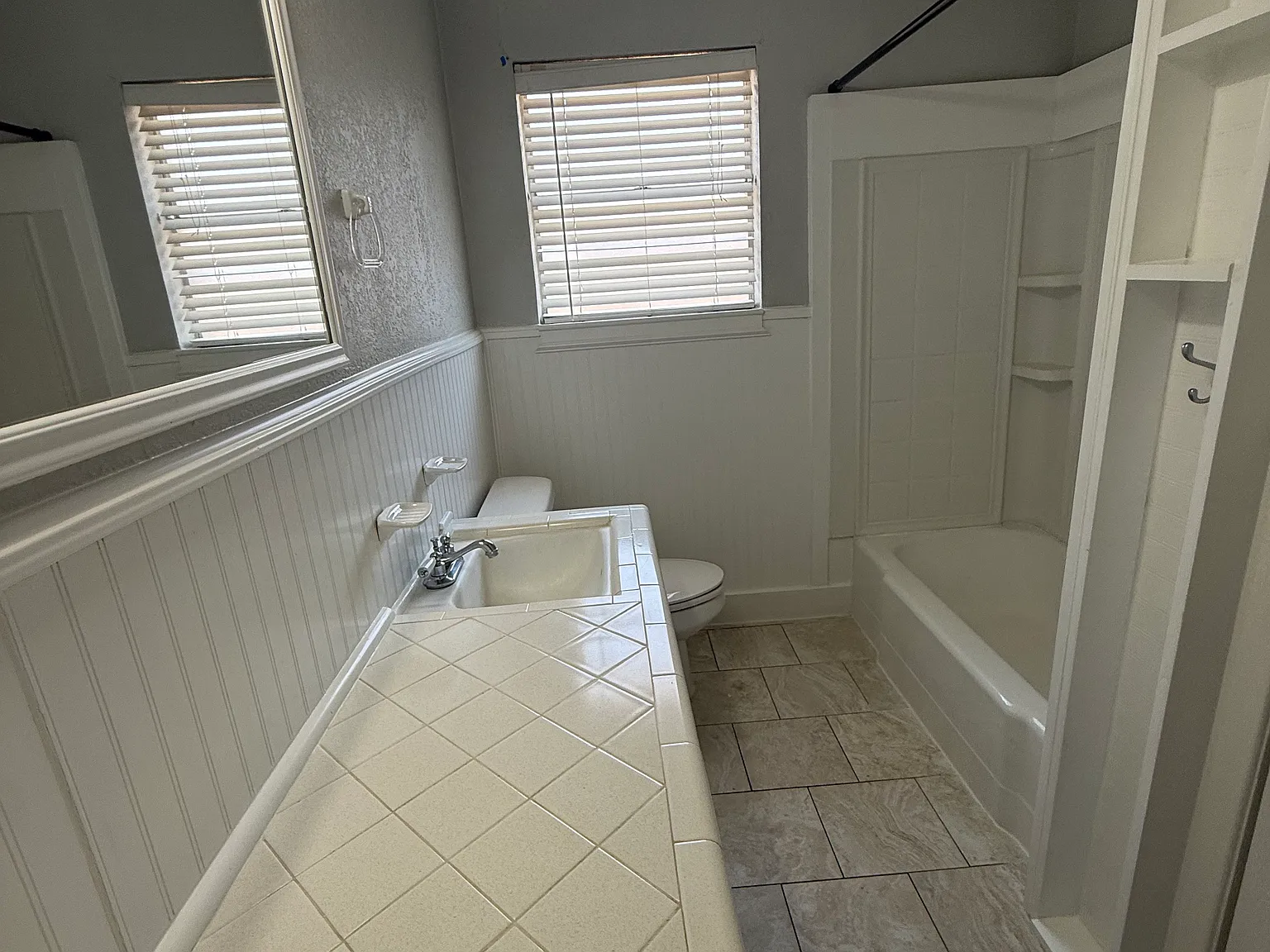 3 bed, 1400 sqft, $1,900 — Photo 2