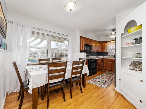 4th image of 129 Edgewood Rd