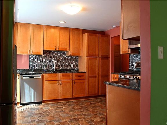 5th image of 31 Bahama Ln