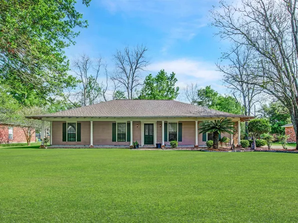 2338 Riverside Dr, Port Allen, LA 70767