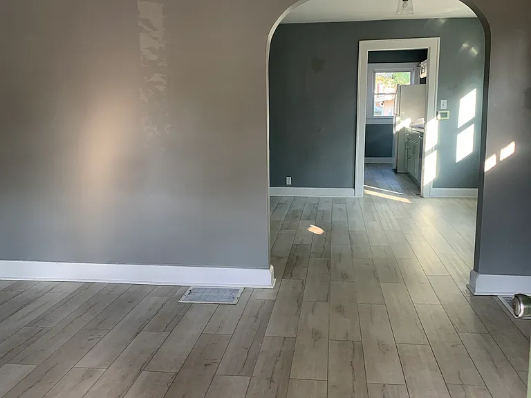 1109 N Bosart Ave — Photo 5