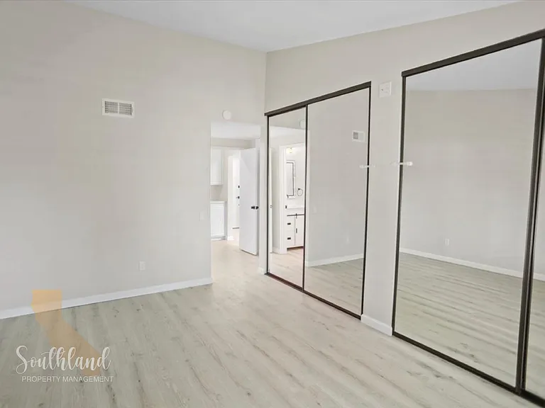 40002 Village 40 — Photo 7
