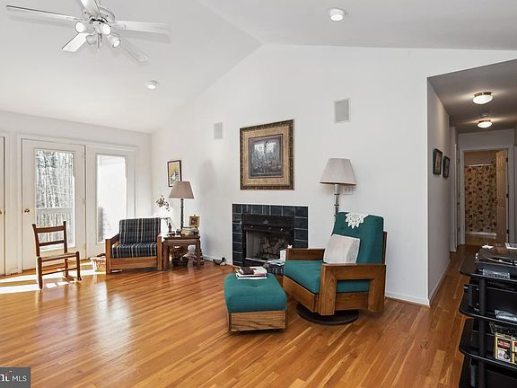 4th image of 1153 Desert Rd