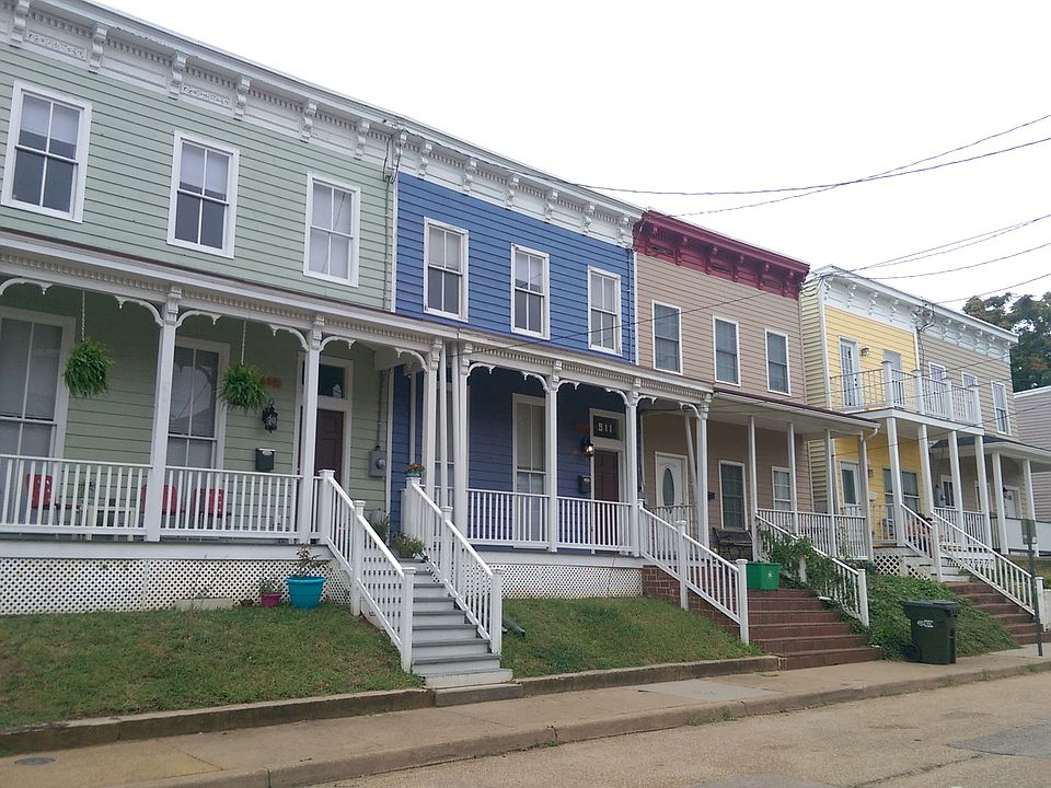 913 Kinney St is on the far left