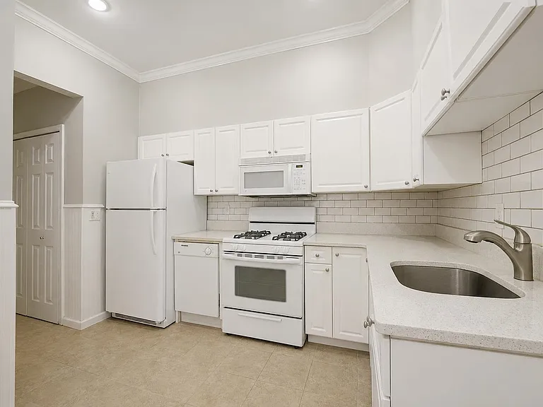 519 Willow Ave #2 — Photo 2