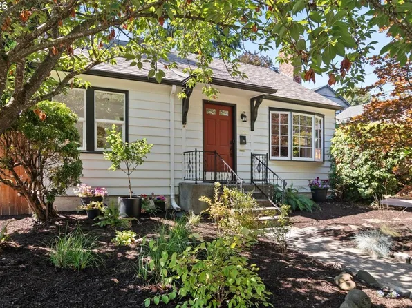 1726 SE Reedway St, Portland, OR 97202