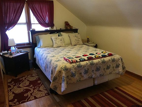 2nd image of 531 Bradford St