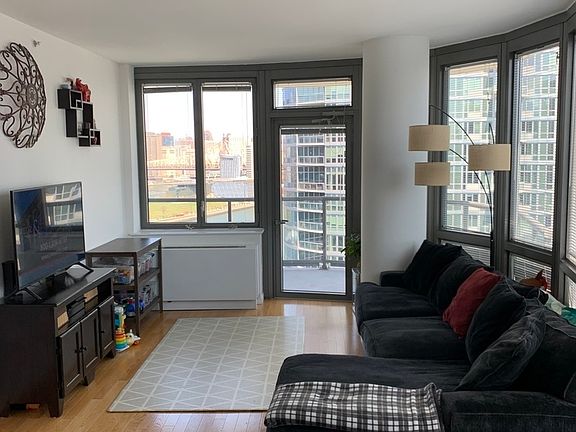 4th image of 4610 Center Blvd APT 2520