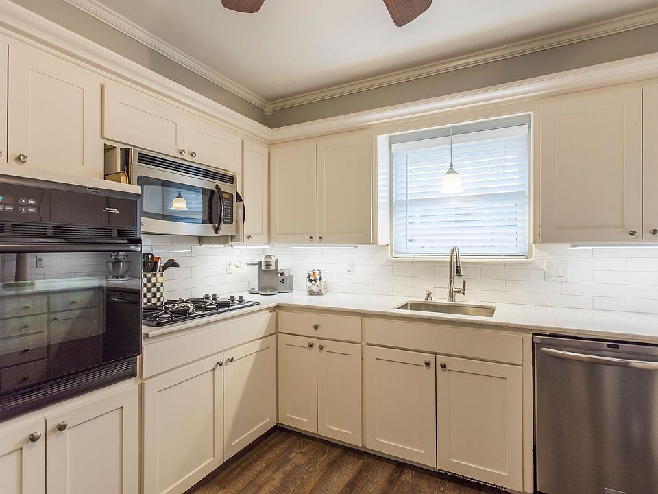 1st image of 2737 Chaucer Dr